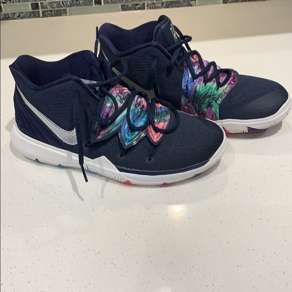 Nike Kirie 5 Big Boys Sneakers